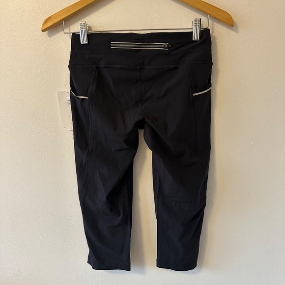 NWT Athleta Dobby Be Free Knicker Capri Leggings | Size XS - Picture 6 of 11